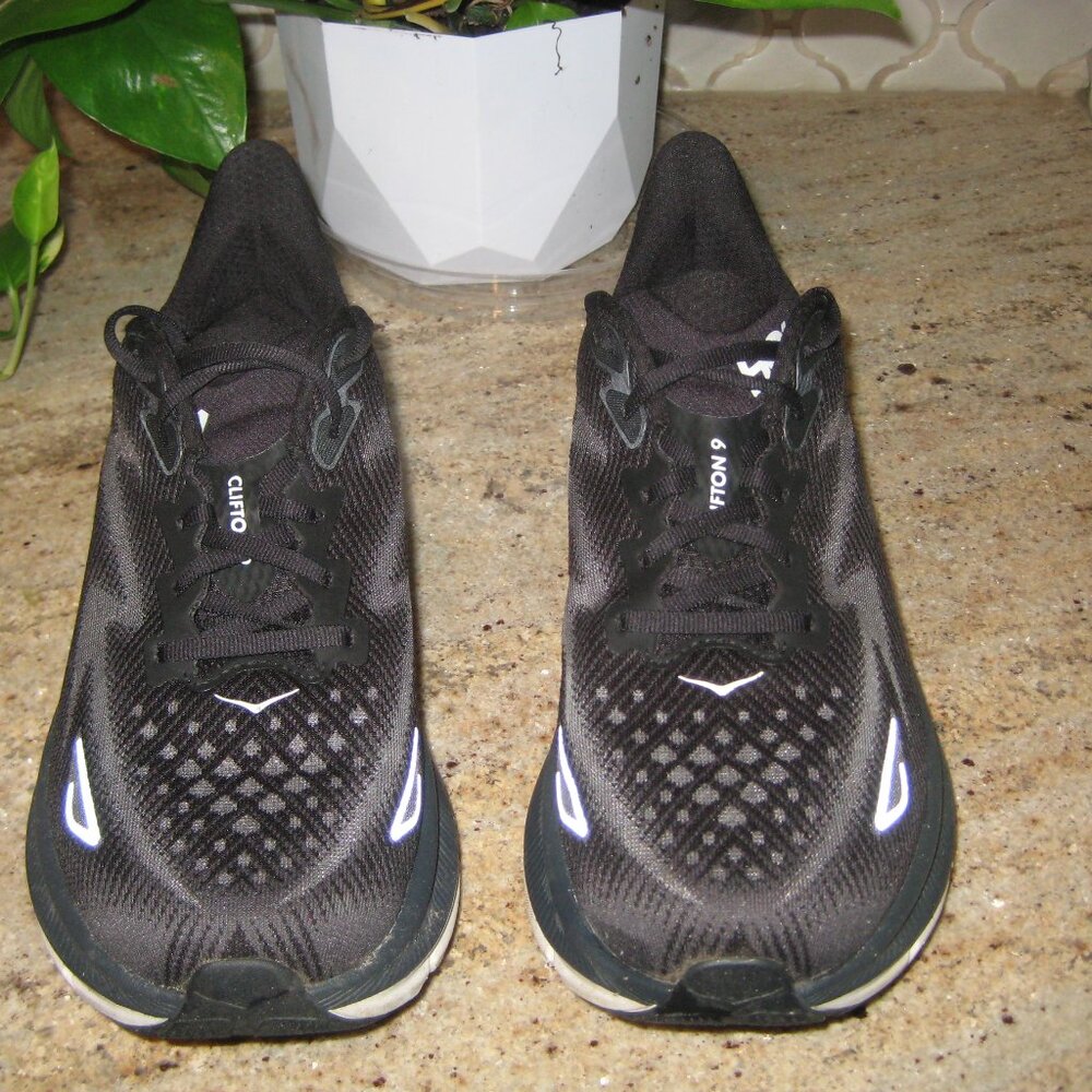 HOKA Clifton 9 Mens Running Shoe 9.5  Wide Black
